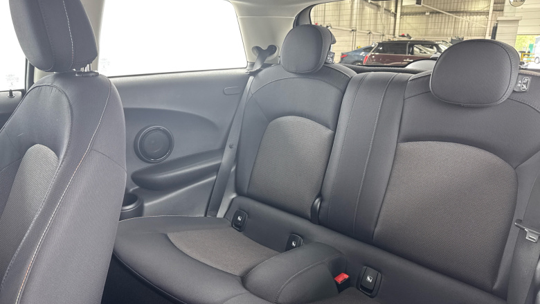 MINI Hatchback 1.5 Cooper Classic 3dr Petrol Hatchback